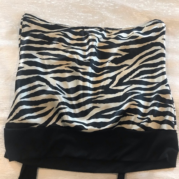 Zebra print silky halter with black wrap neck tie - Picture 3 of 3